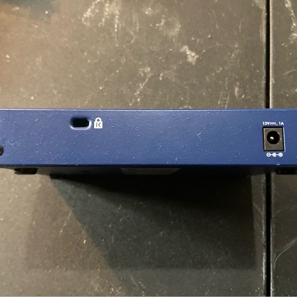 NetGear ProSafe 8 Port Gigabit Switch - Picture 2 of 4